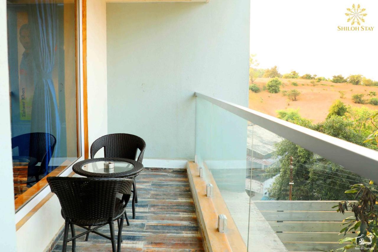 Sport Bar Villa 6Bhk Infinity Pool With Waterfall Igatpuri Eksteriør billede